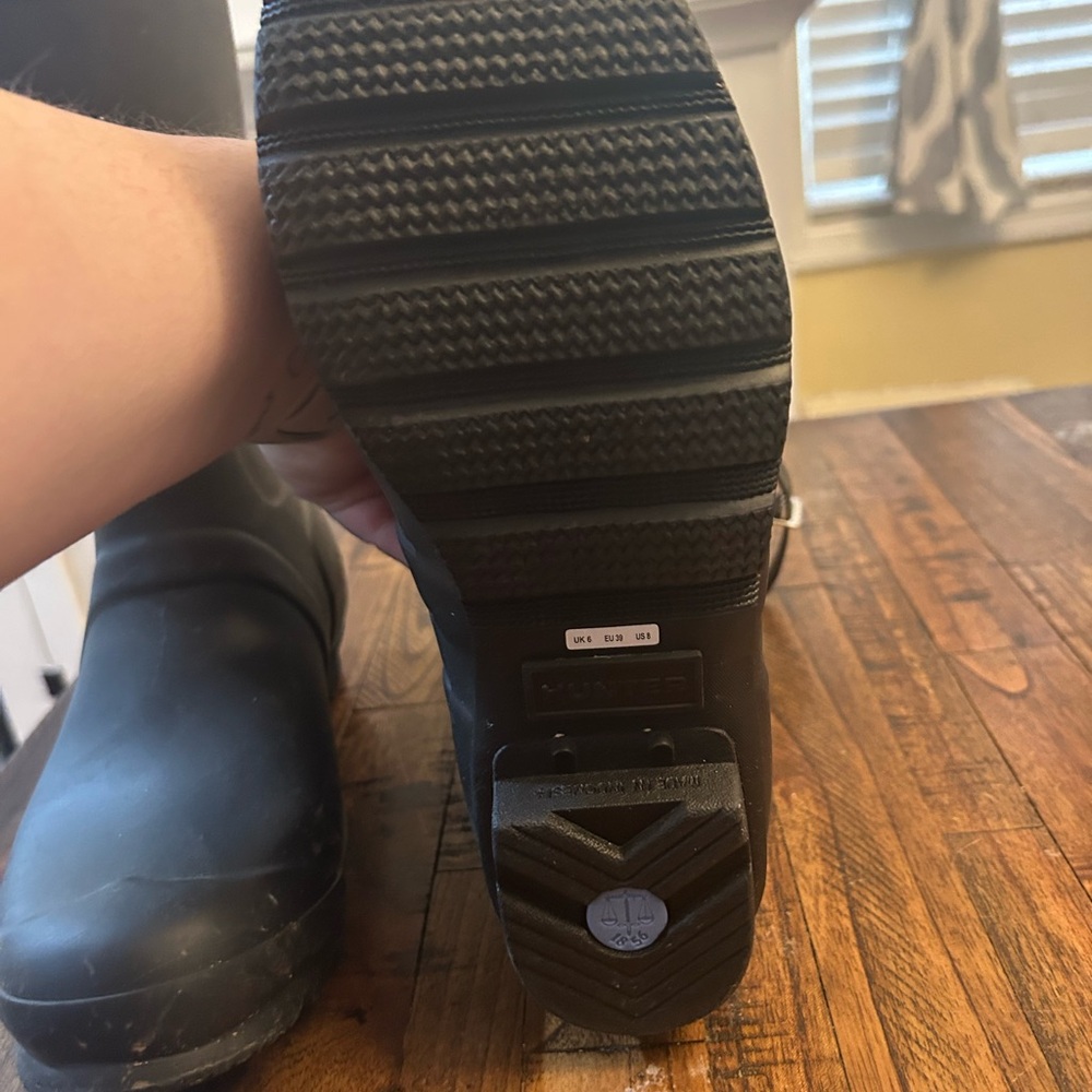 Women’s Size 8 Hunter Rain Boots (black)